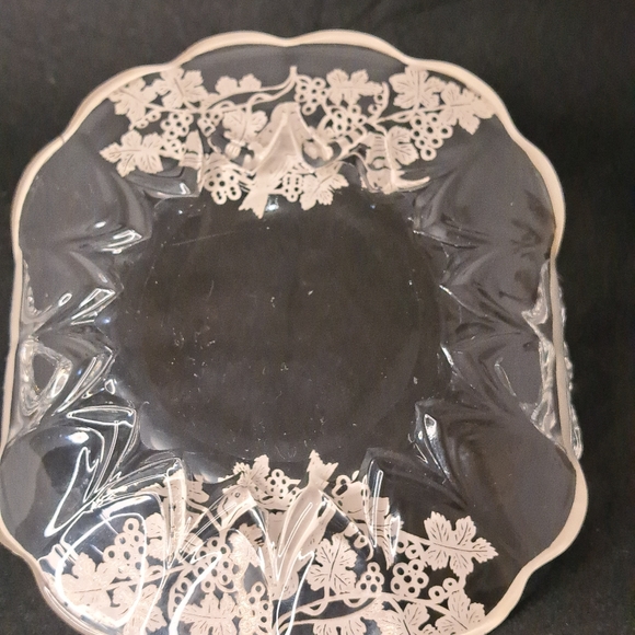Vintage Leaves Berries and Birds Pattern Silver Glass Dish. - Picture 7 of 7